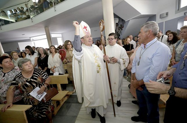 Consagración del nuevo templo parroquial por el Obispo D. Antonio Ángel Algora